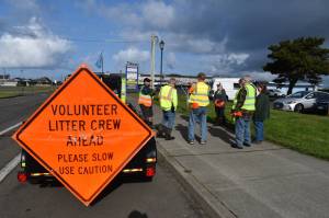 Jerry Knaak / The Daily World
Defenders of the Coast President CJ Ripley addresses a group of volunteers just before heading out to pick up trash along state Route 115 in Ocean Shores.