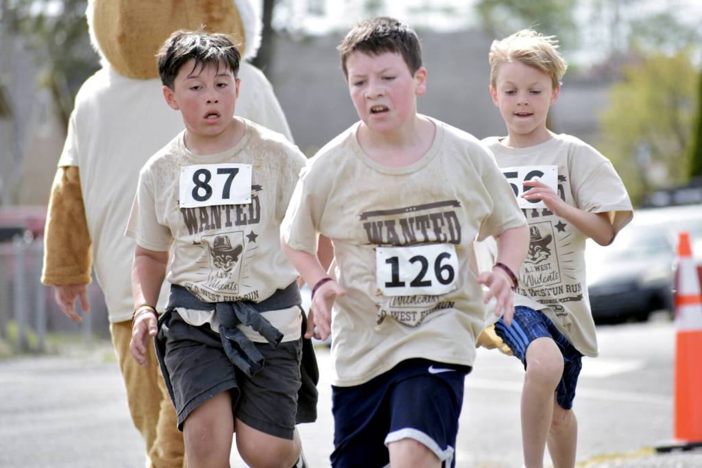 PHOTO BY RACHEAL ROSE Runners participate in the A.J. West Fun Run on Friday in Aberdeen.