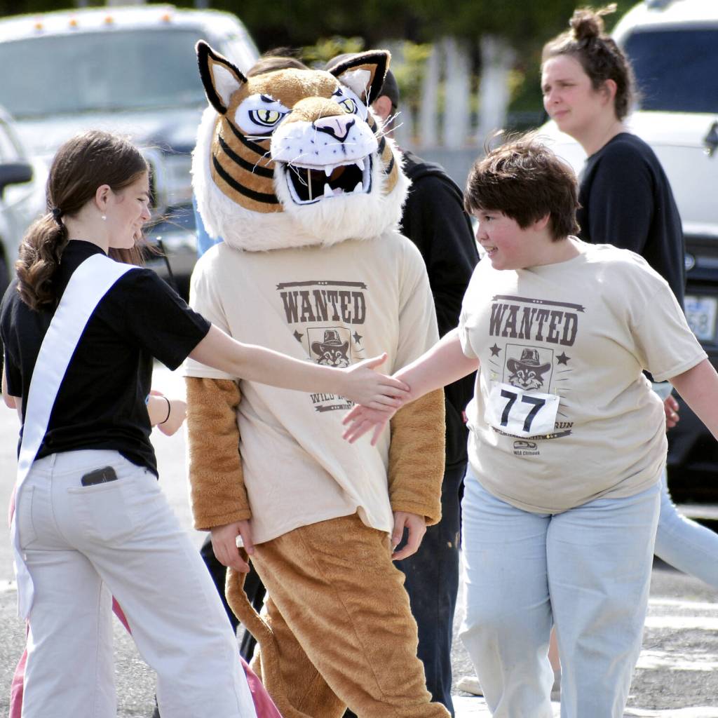 PHOTO BY RACHEAL ROSE
Miss Grays Harbor Dalma Ashby (left) congratulates a runner at the A.J. West Fun Run on Friday in Aberdeen.