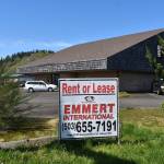 Jerry Knaak photos / The Daily World
A car adorned with placards for Jerry Reeves business sits outside this former machinists union lodge (LL W130) building that Terry Emmert purchased for $339,000 in 2021. The car has been parked on the property for months.