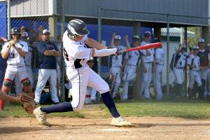 DYLAN REUBENKING | THE CHRONICLE Pe Ell-Willapa Valleys Liam Smaciarz