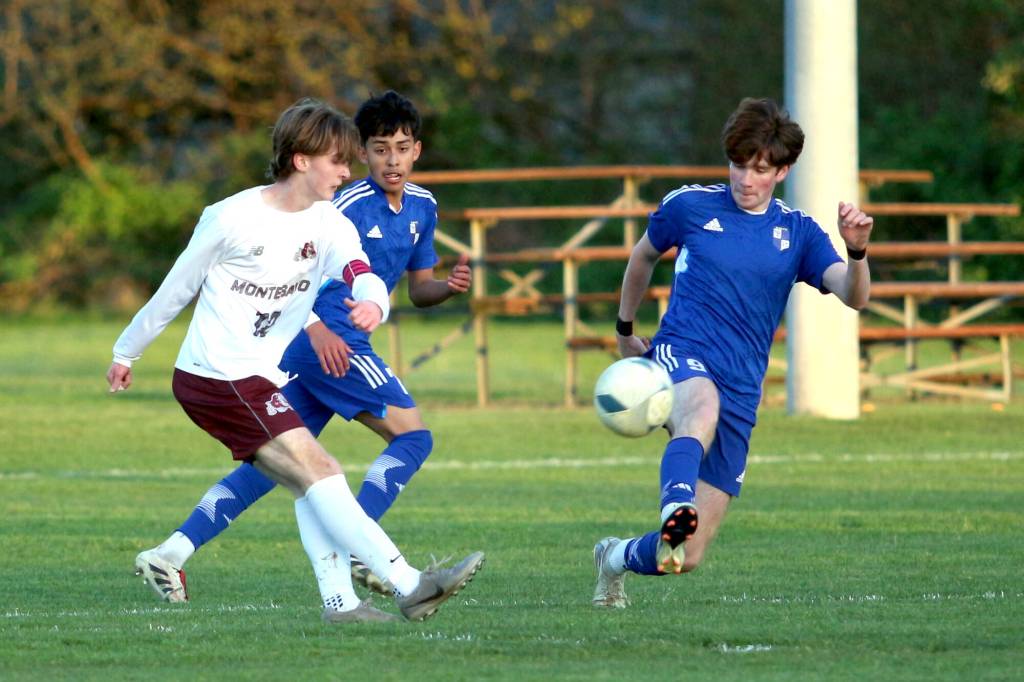DAILY WORLD FILE PHOTO Elmas Matthew Wood (right) was named the 1A Evergreen Leagues Defensive MVP for the 2025 season.