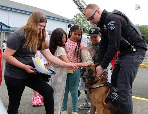 Dee Anne Shaw photos / Aberdeen schools
Robert Gray Elementary School students meet a Hoquiam Police K-9 officer.