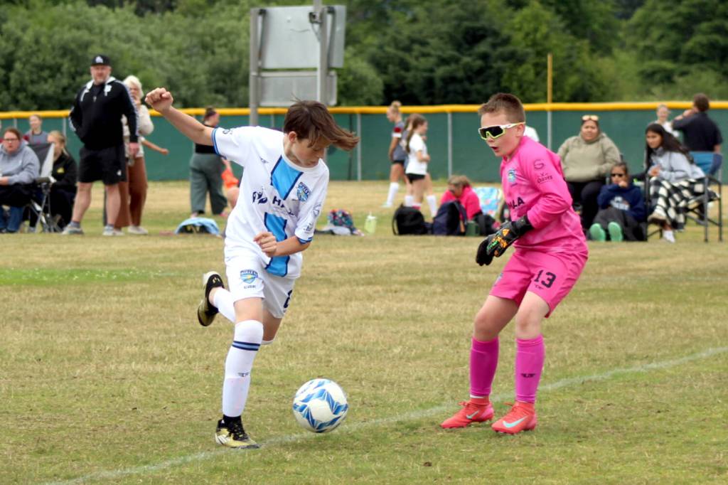 PHOTO BY LORI VALENTINE
Grays Harbor Gulls players compete in a Boys 13-14U game at the Coastal Cup on Sunday at the Bishop Athletic Complex in Aberdeen.