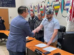 Washington state Department of Commerce
Shoalwater Bay Tribal Chairman Quintin Swanson (right) and Commerce Director Joe Nguyen shake hands after signing the MOU as Shoalwater Bay Tribal Council Secretary Lynn Clark and Shoalwater Bay Tribal Council Treasurer Joel Blake look on.
