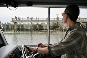 Riley Yuan photos / Chinook Observer
Physical oceanographer and University of Washington professor Jim Thomson pilots the R/V Echo, a 26-foot landing craft custom-built for the universitys Applied Physics Laboratory, out into Willapa Bay.