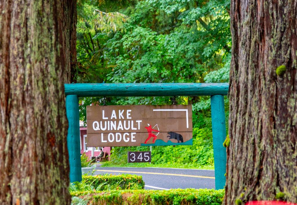 Lake Quinault Lodge road sign