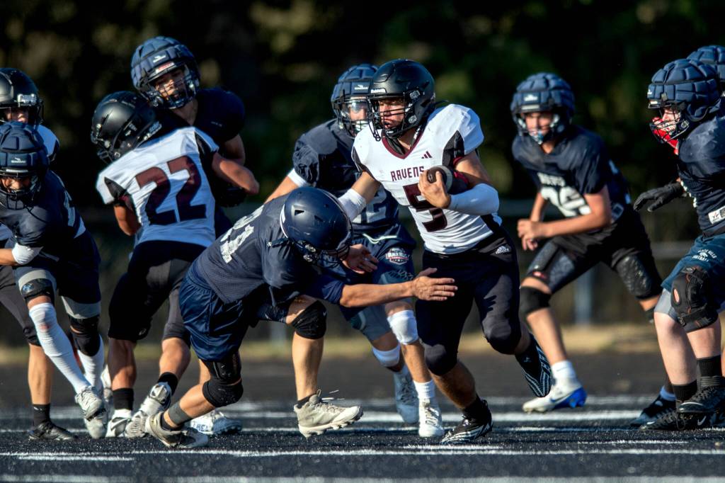 PHOTO BY FOREST WORGUM Raymond-South Bend running back Chris Banker (5) runs the ball during the Tenino Jamboree on Saturday at Beavers Stadium.