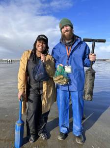 Andrea Larry / WDFW
Washington Department of Fish and Wildlife officials predict razor clam digging will open in early October.