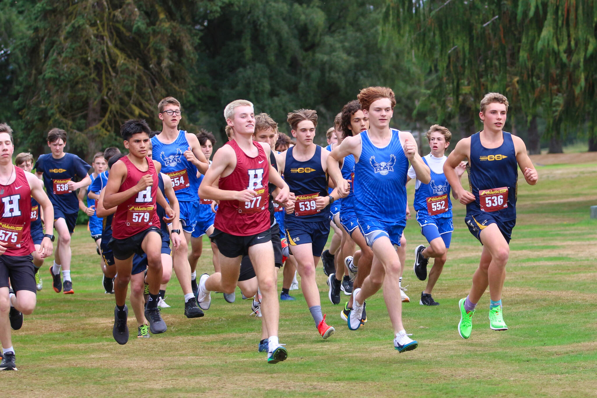 RYAN SPARKS | THE DAILY WORLD Hoquiams Ryker Maxfield (577), Elmas Frank Roberts and Aberdeens Cecil Gumaelius (536) lead the field at the beginning of the boys varsity race of the Elma XC Relays on Saturday at Oaksridge Golf Course in Elma.