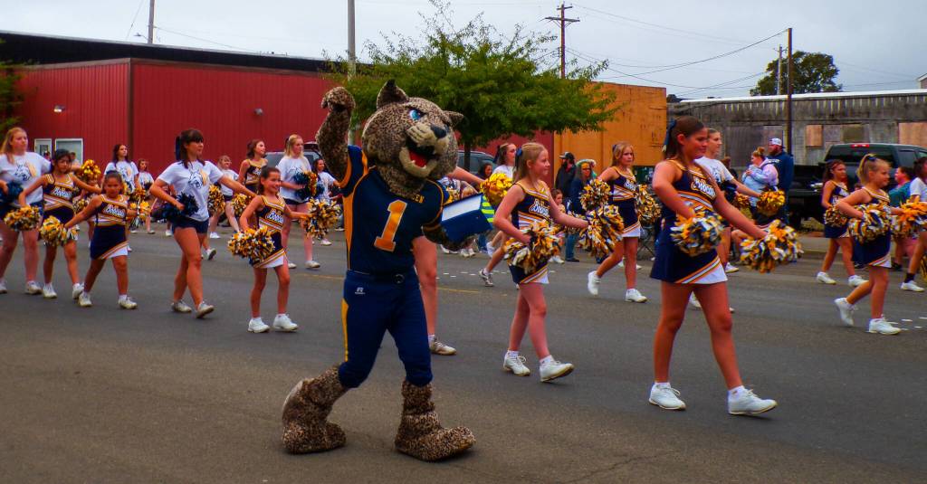 Aberdeen Bobcats crash Hoquiams big parade.