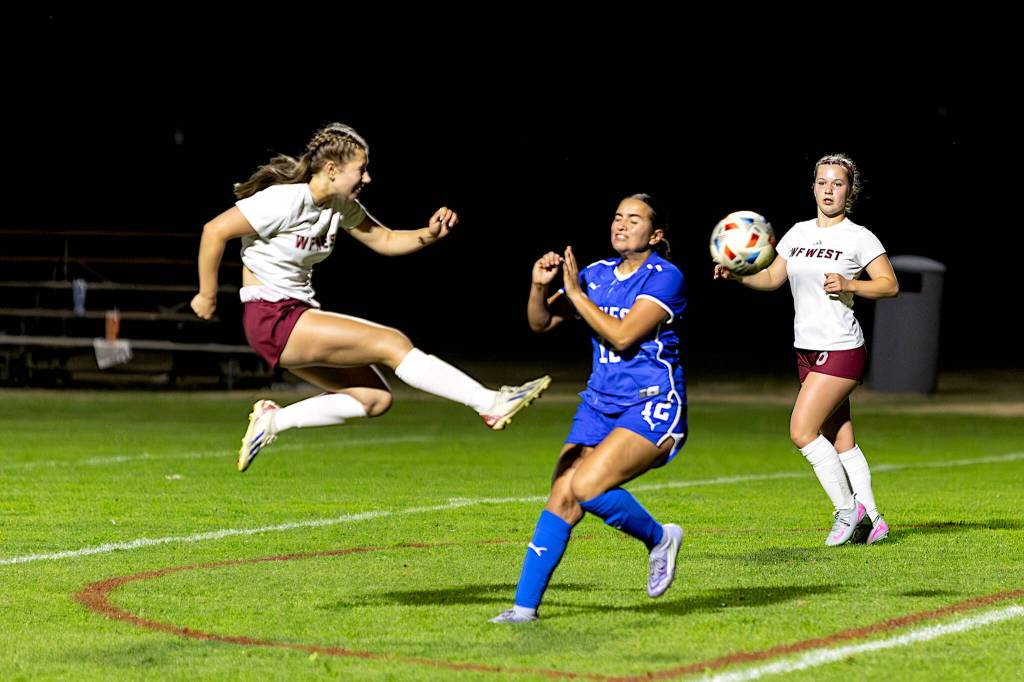 PHOTO BY MIKE ROBERTS Elmas Paiton Flores (12) attempts to avoid a W.F. West player during a 3-0 loss to W.F. West on Thursday at Davis Field in Elma.