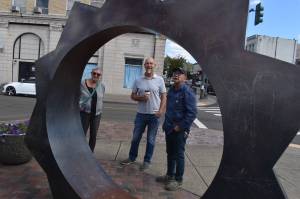 Jerry Knaak photos / The Daily World
Renowned artist Gerard Tsutakawa and his wife Judy discuss refurbishment of the Illumination sculpture at the corner of I and W. Wishkah streets in Aberdeen with Mayor Douglas Orr. Tsutakawa installed the sculpture near the Aberdeen Timberland Regional Library in 2005.