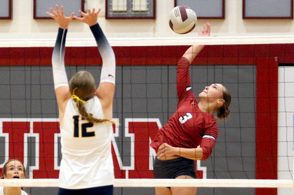 RYAN SPARKS | THE DAILY WORLD Hoquiams Hailee Burgess (3) attempts a kill against Aberdeens Emelia Kohn during the Grizzlies 3-2 loss on Thursday at Hoquiam Square Garden.