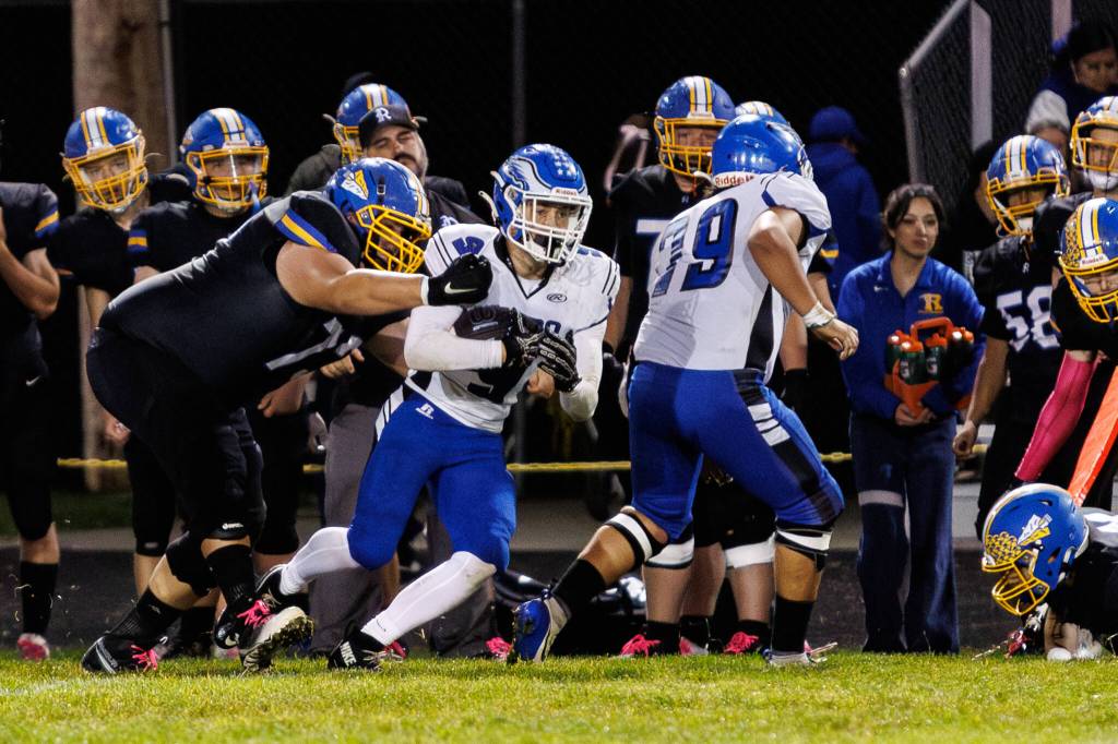 PHOTO BY MIKE ROBERTS
Elma's Colt Landstrom (9) looks for running room during a 62-8 loss to Rochester on Friday at Rochester High School.