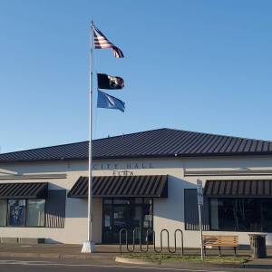 Andrea Watts / The Daily World
The flagpole in front of Elmas City Hall is now sporting the Mariners flag in honor of their playoff run.
