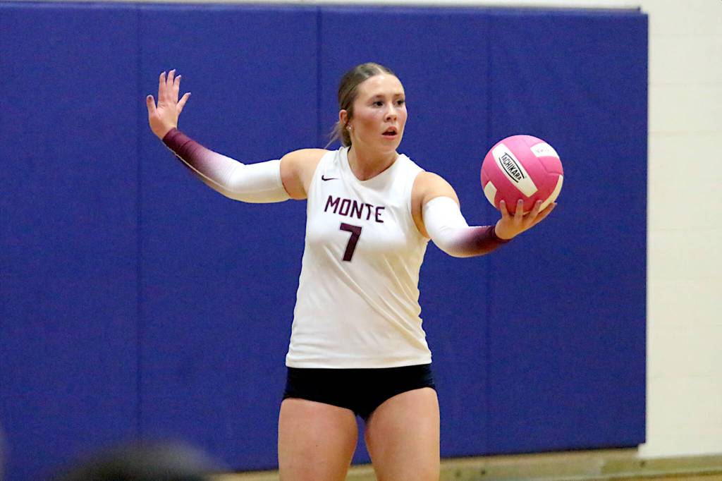 RYAN SPARKS | THE DAILY WORLD Montesanos Grace Gooding had a game-high five aces in a 3-0 win over Elma on Thursday at Elma High School.