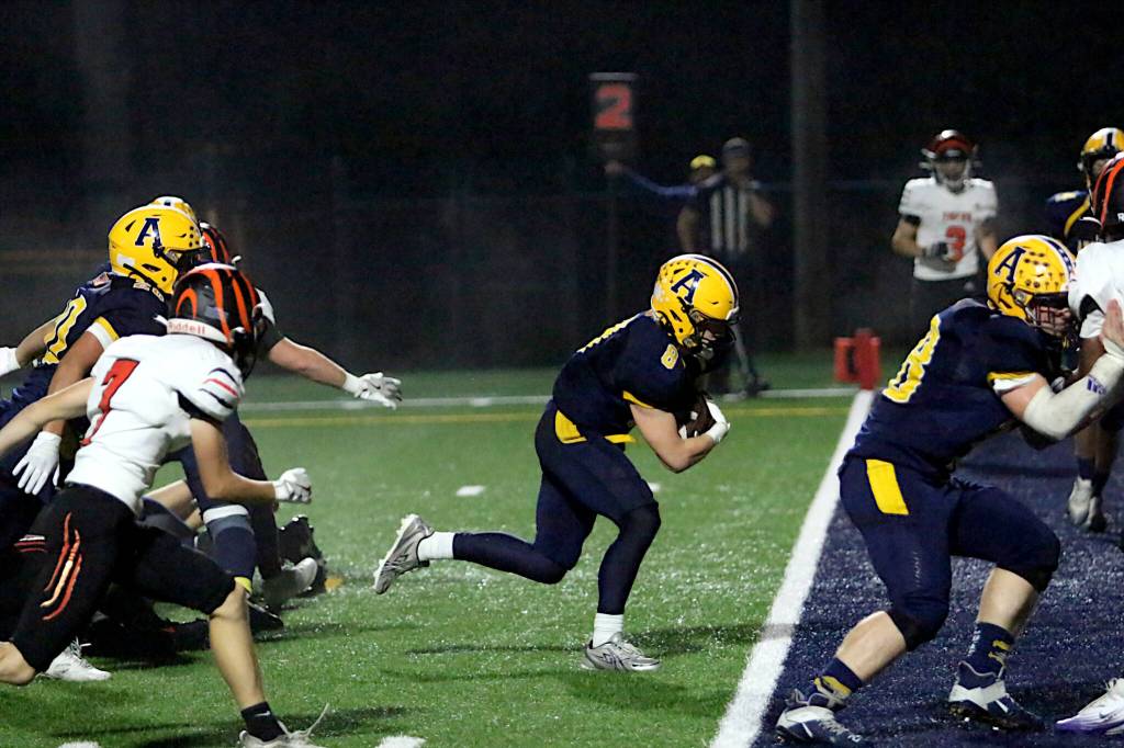 RYAN SPARKS / THE DAILY WORLD 
Aberdeen running back Sam Schreiber (middle) scores a touchdown during the Bobcats 50-20 victory over Centralia on Friday in Aberdeen.