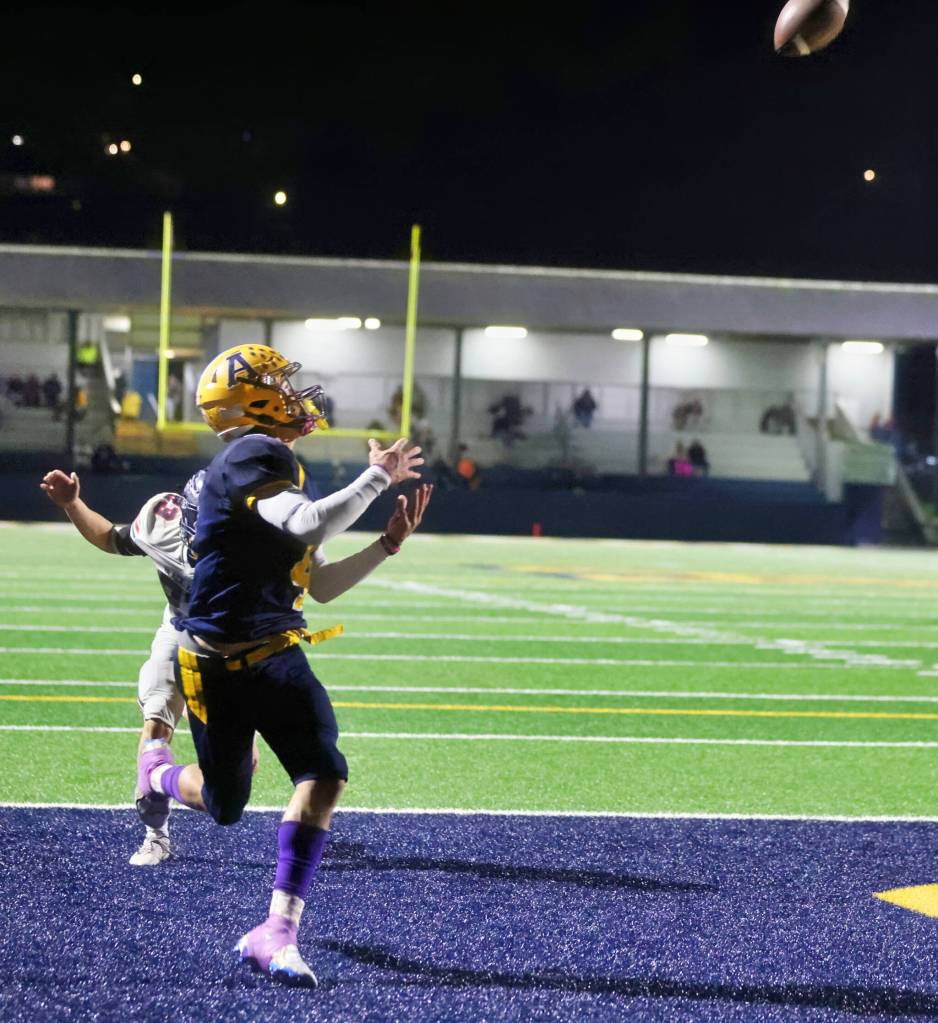 ERICA MCCRORY | MCCRORY PHOTOGRAPHY 
Aberdeen receiver Adonis Hammonds, seen here in a file photo, and the Bobcats face Tenino in the regular-season finale on Thursday in Aberdeen.