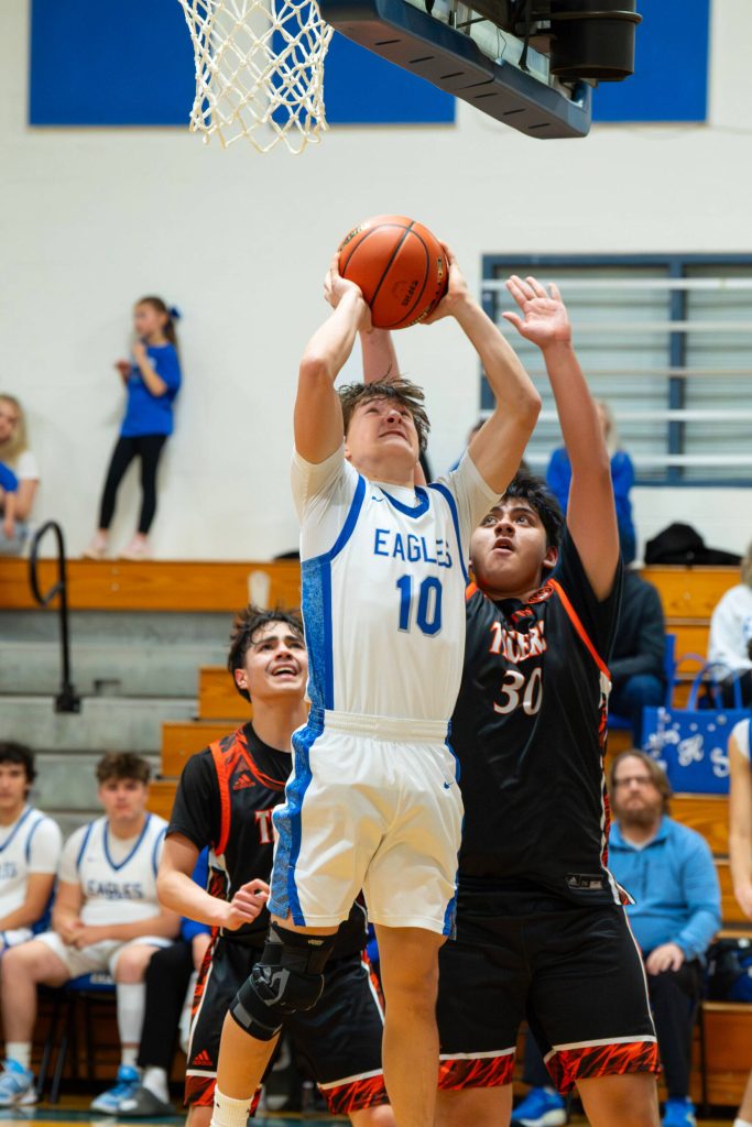 NICOLE SHANNON | MAIN FOCUS MEDIA Elmas Colt Landstrom (10) puts up a shot while defended by Centralias Julian Dado Navarette (30) during the Eagles 66-56 victory on Tuesday at Elma High School.