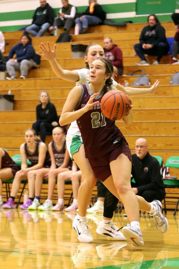 PHOTO BY HAILEY BLANCAS
Montesano guard Makena Blancas (21) drives the baseline during a 41-37 loss to Tumwater on Thursday at Tumwater High School.