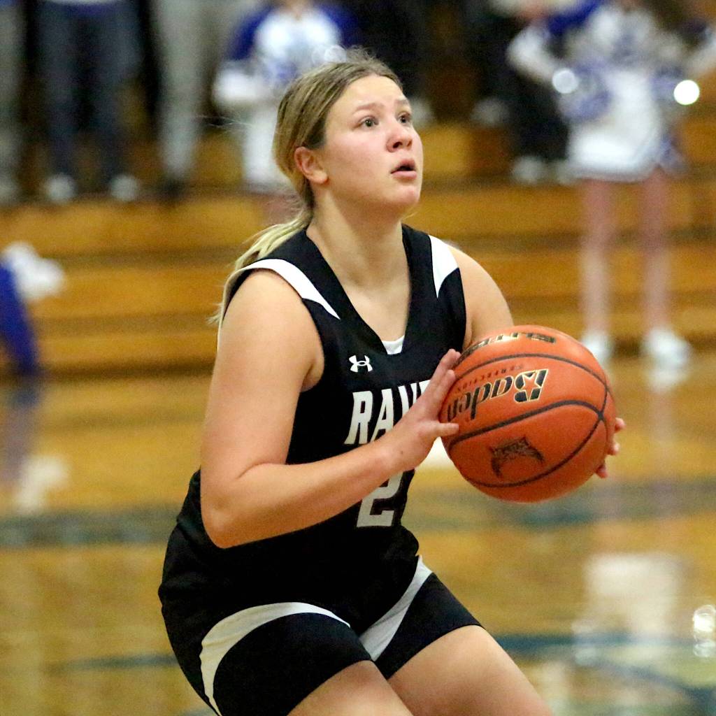 RYAN SPARKS | THE DAILY WORLD
Raymond-South Bend senior Kassie Koski scored 14 points to lead the Ravens to a 57-28 victory over Elma on Thursday in Elma.