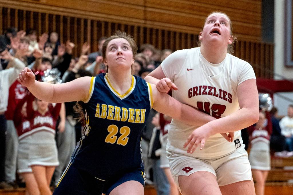 PHOTO BY FOREST WORGUM 
Aberdeens Bentley Brown (22) and Hoquiams Sydney Gordon compete for a rebound during the Grizzlies 59-36 victory on Thursday at Hoquiam Square Garden.