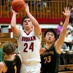 RYAN SPARKS | THE DAILY WORLD Hoquiams Lincoln Niemi (24) shoots while defended by Overlakes Carter Douvia (1) and Derek Li during the Grizzlies 55-54 victory on Tuesday at Hoquiam Square Garden.
