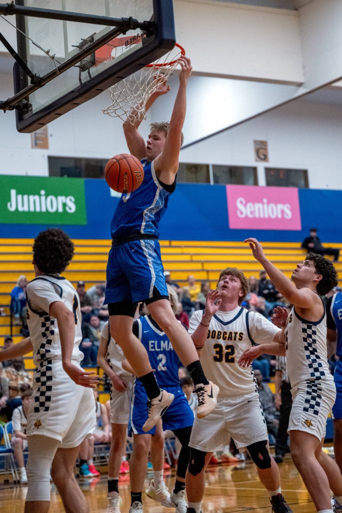 PHOTO BY FOREST WORGUM Elmas Isaac McGaffey throws down a two-handed dunk during the second quarter of a 68-66 win over Aberdeen on Tuesday at Sam Benn Gym in Aberdeen.