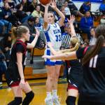 PHOTO BY MIKE ROBERTS Elmas Olivia Moore (33) scored 29 points in a 61-42 victory over Tenino on Friday at Elma High School.