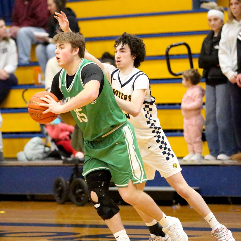 RYAN SPARKS / THE DAILY WORLD 
Aberdeens Jhacob Quezada (right) defends Tumwaters Dylan Carroll during the Bobcats 65-48 loss on Thursday in Aberdeen.