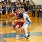 NICOLE SHANNON / MAIN FOCUS MEDIA 
Hoquiams Joey Bozich (left) is defended by Elmas JanCarlos Moreno during the Grizzlies 52-51 win on Thursday at Elma High School.