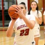 RYAN SPARKS | THE DAILY WORLD Hoquiams Aaliyah Kennedy (background) scored a game-high 28 points in a 55-31 win over Elma on Friday at Hoquiam Square Garden.