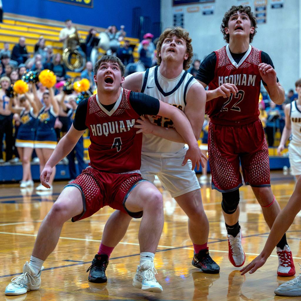 PHOTO BY FOREST WORGUM Hoquiams Joey Bozich (left) and K.J. McCoy (right) compete for a rebound against Aberdeens Ben Birch during the Grizzlies 68-59 victory on Saturday in Aberdeen.