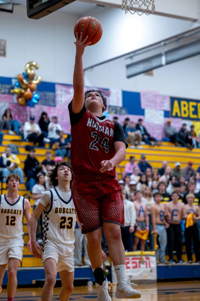 PHOTO BY FOREST WORGUM Hoquiams Lincoln Niemi scored a game-high 23 points in a 68-59 victory over Aberdeen on Saturday at Aberdeen High School.