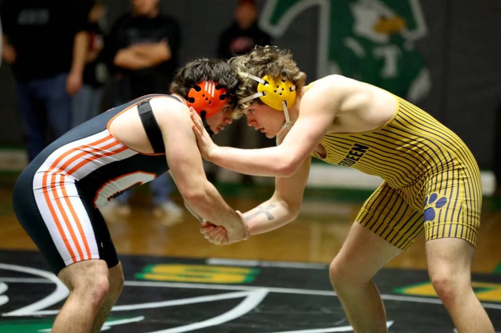 ERICA MCCRORY | MCCRORY PHOTOGRAPHY Aberdeens Jimmie Gertson (right) faces off against Centralias Alika Vargas in the 215-pound title match at the 2A Evergreen Conference Championships on Saturday in Tumwater. Gertson won the match via 6-2 decision.