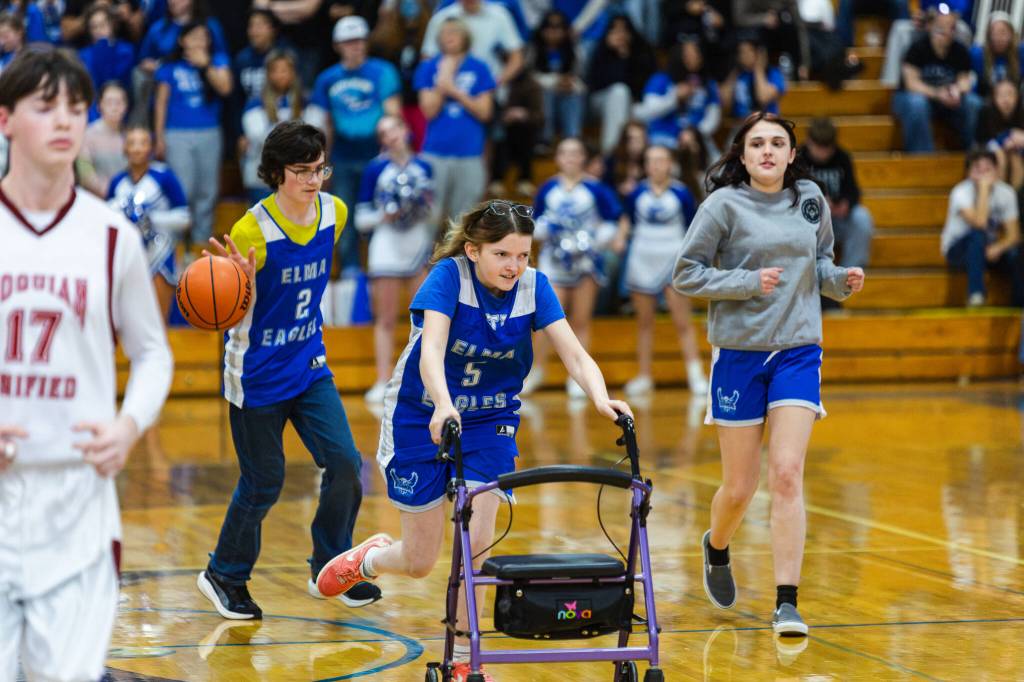 PHOTO BY MIKE ROBERTS Hoquiam and Elma Unified basketball teams faced off in the second Pack the Gym Unified Game on Tuesday at Elma High School. Hoquiam won the game 34-29.