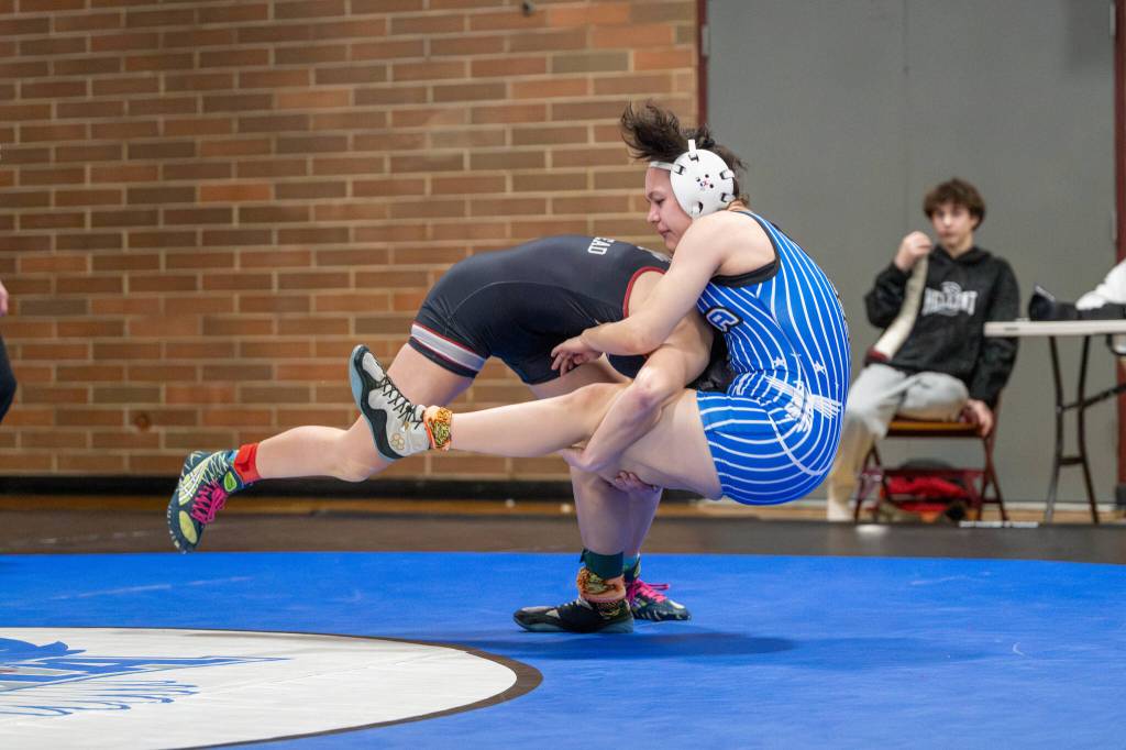 PHOTO BY FOREST WORGUM Hoquiams Emily Brodhead (left) drives into Elmas Felicia MacLean during a 130-pound semifinal match at the WIAA District 4 Girls 1B/2B/1A Tournament on Saturday at Montesano High School.