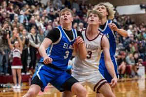 PHOTO BY FOREST WORGUM Montesanos Carter Ames (middle) competes for a rebound against Elmas Isaac McGaffey (left) and Tanner Moe during the Bulldogs 57-45 over Elma in a 1A District 4 semifinal game on Tuesday at Montesano High School.