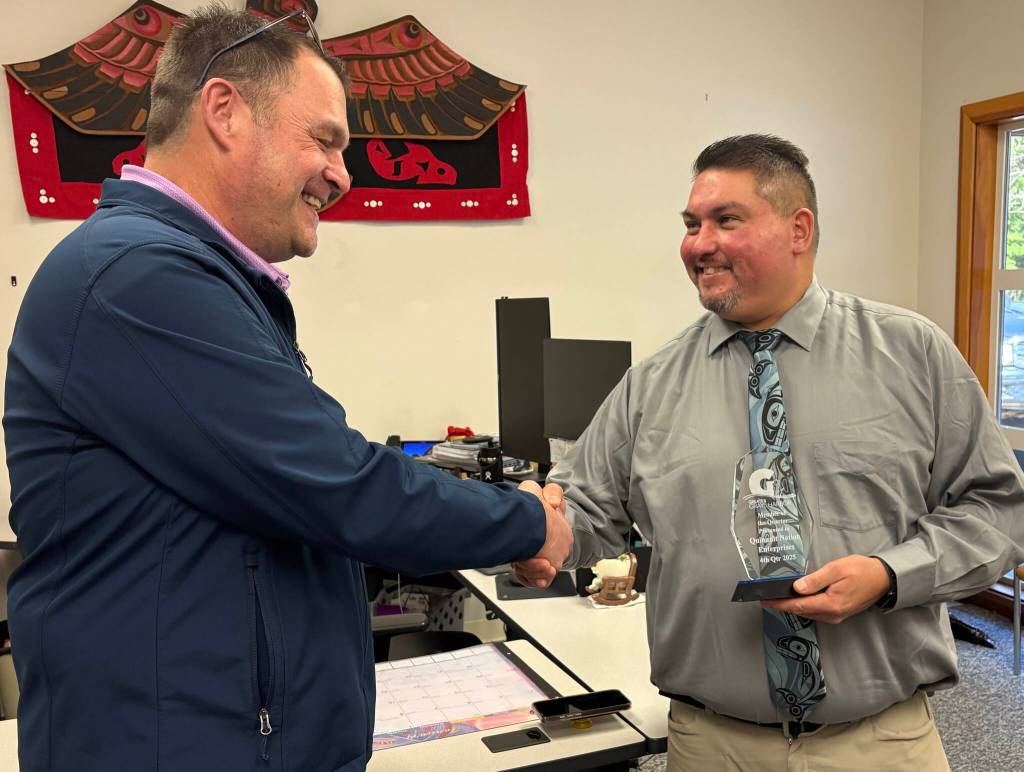Jerry Knaak / The Daily World
Greater Grays Harbor, Inc. CEO Darrin Raines shakes hands with Quinault Enterprise Board Chair Pierre Augare.