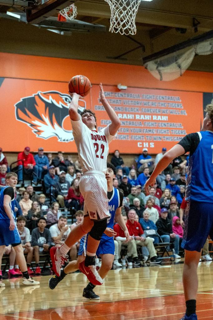 PHOTO BY FOREST WORGUM Hoquiams K.J. McCoy drives to the hoop during a 70-67 loss to Elma in a 1A District 4 elimination game on Saturday at Centralia High School.