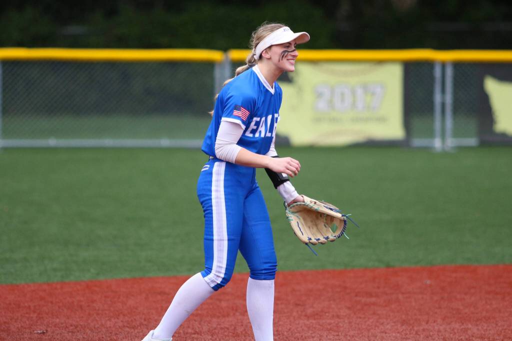 RYAN SPARKS | THE DAILY WORLD Elma pitcher/infielder Ashlynn Weld