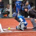 RYAN SPARKS | THE DAILY WORLD Elma catcher Raelynn Weld