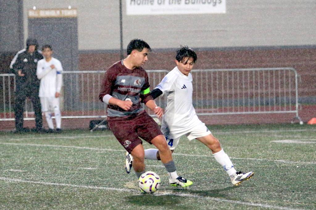 RYAN SPARKS | THE DAILY WORLD Montesanos Andrew Melendez (left) controls the ball while Elmas Diego Morales defends during a 1-1 tie in a 1A Evergreen League game on Thursday in Montesano.