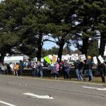 Jerry Knaak / The Daily World
No Kings rally protesters lined the median from Shoal Street NE to the roundabout along Point Brown Avenue in Ocean Shores.