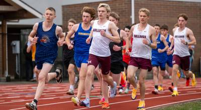 PHOTO BY FOREST WORGUM Montesanos Frank Roberts (third from left) and Benny Anderson lead the pack during the boys 1,600-meter race at a league meet on Tuesday at Montesano High School.