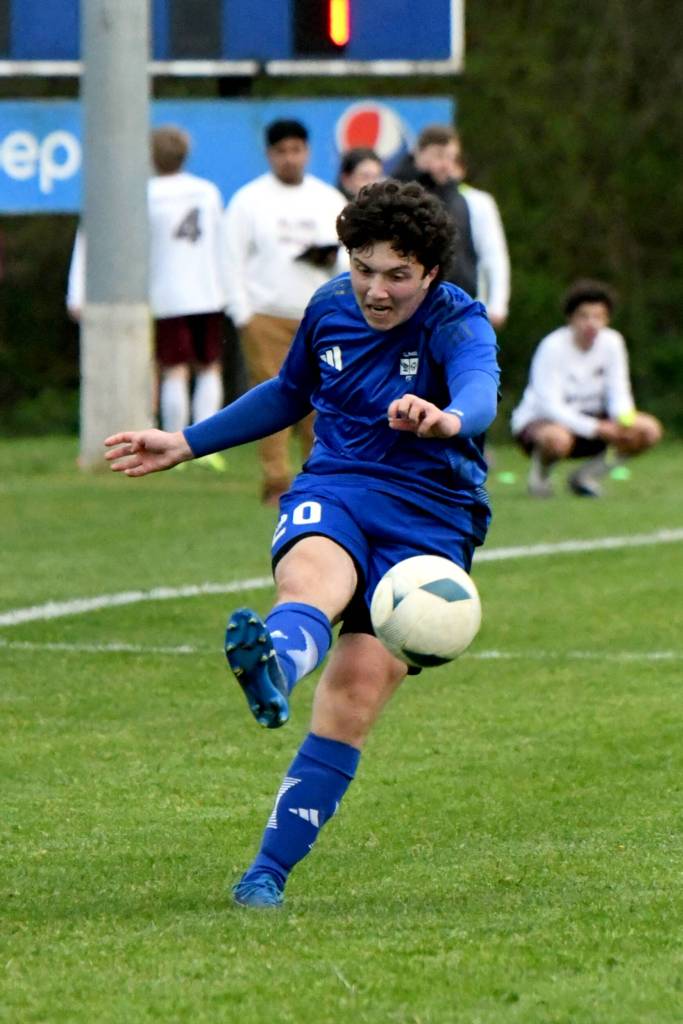 PHOTO BY CINDY MILES Elma midfielder Asher Spencer scored a goal in a 3-1 win over Montesano on Wednesday at Davis Field in Elma.