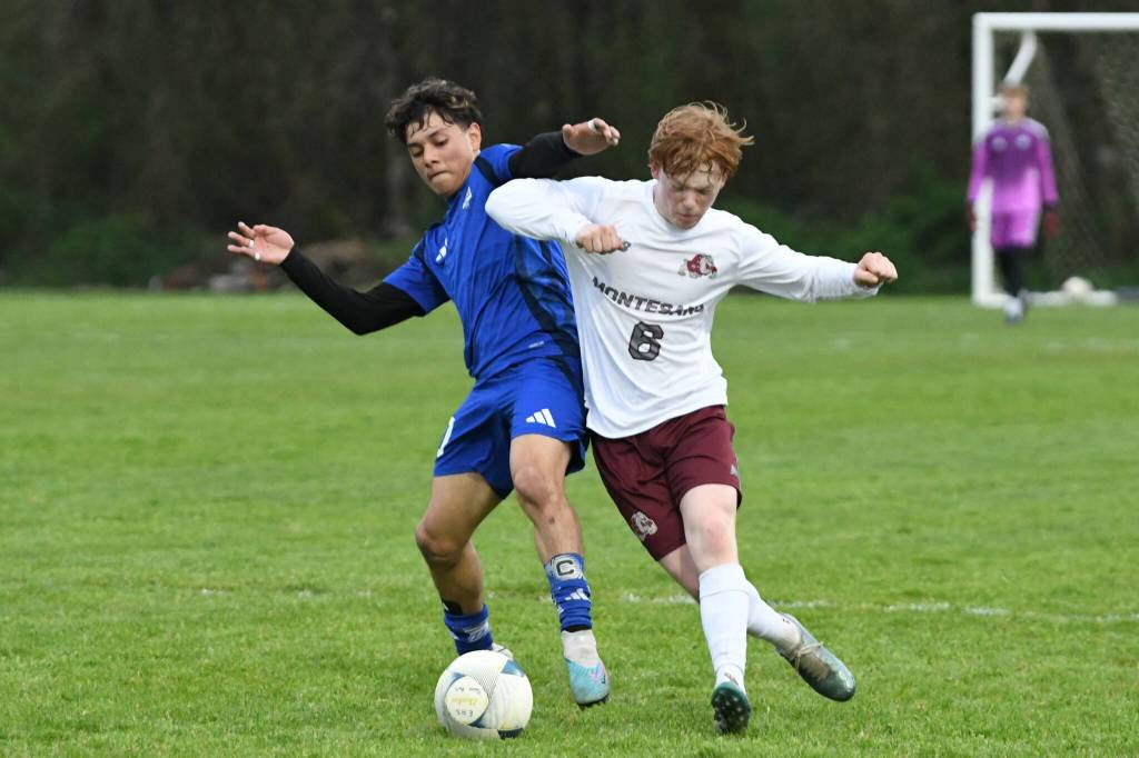 PHOTO BY CINDY MILES Elmas Luis Torres (left) and Montesanos Brady Whipple compete for possession during the Eagles 3-1 win on Wednesday in Elma.