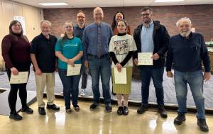 Jerry Knaak / The Daily World
Mayor Douglas Orr and City Administrator Ruth Clemens (middle) pose for a photo with Civics Academy graduates in attendance at the April 22 city council meeting