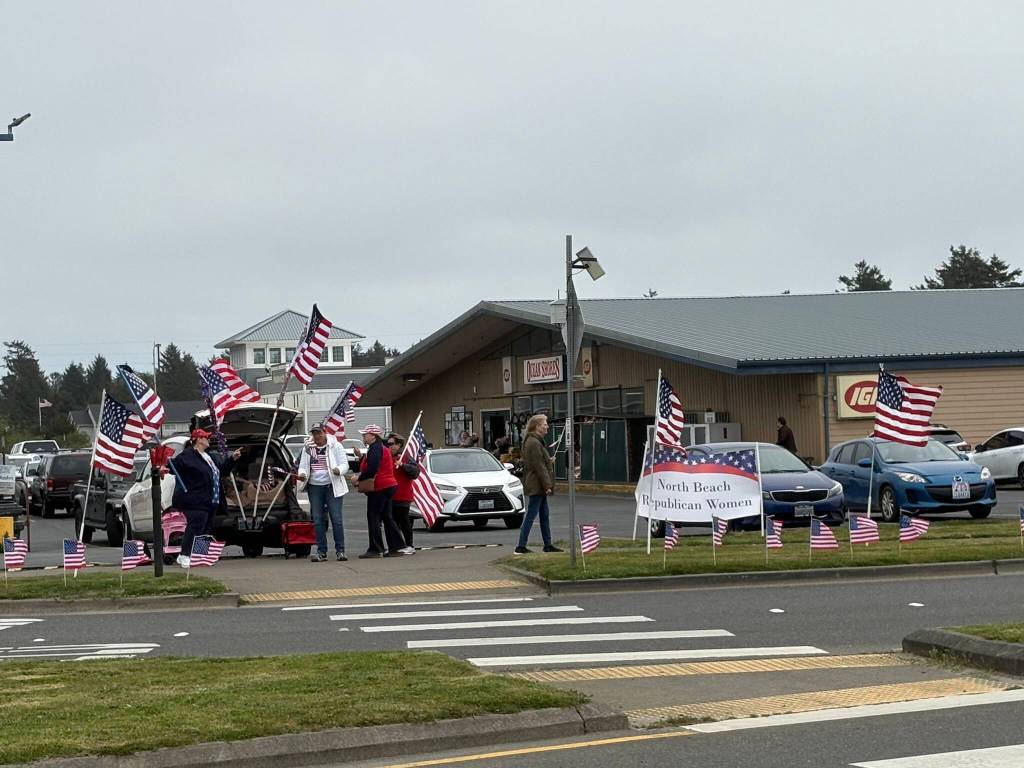 Jerry Knaak / The Daily World
The North Beach Republican Womens organization flew their flags in front of Ocean Shores IGA.